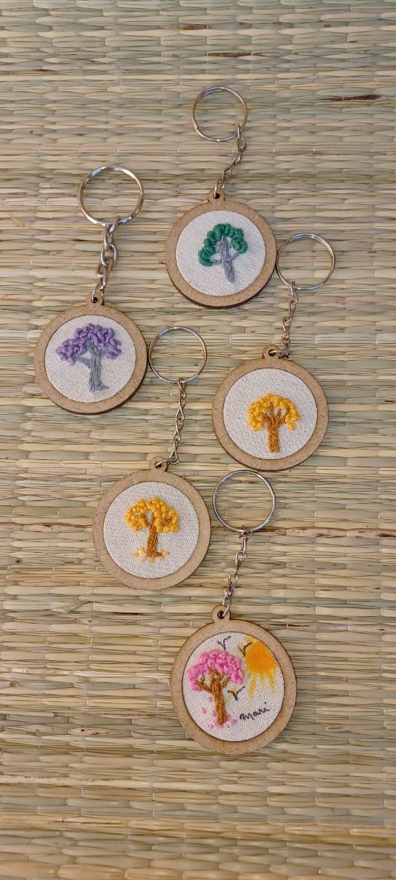 Chaveiros bordado a mão
