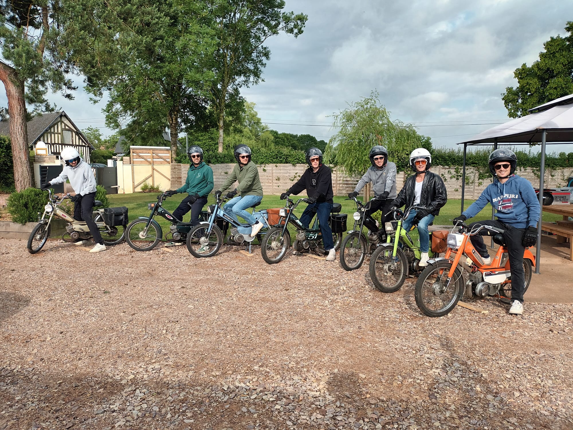 Team Building Original en Normandie : Découvrez le Pays d'Auge en Mobylette Vintage