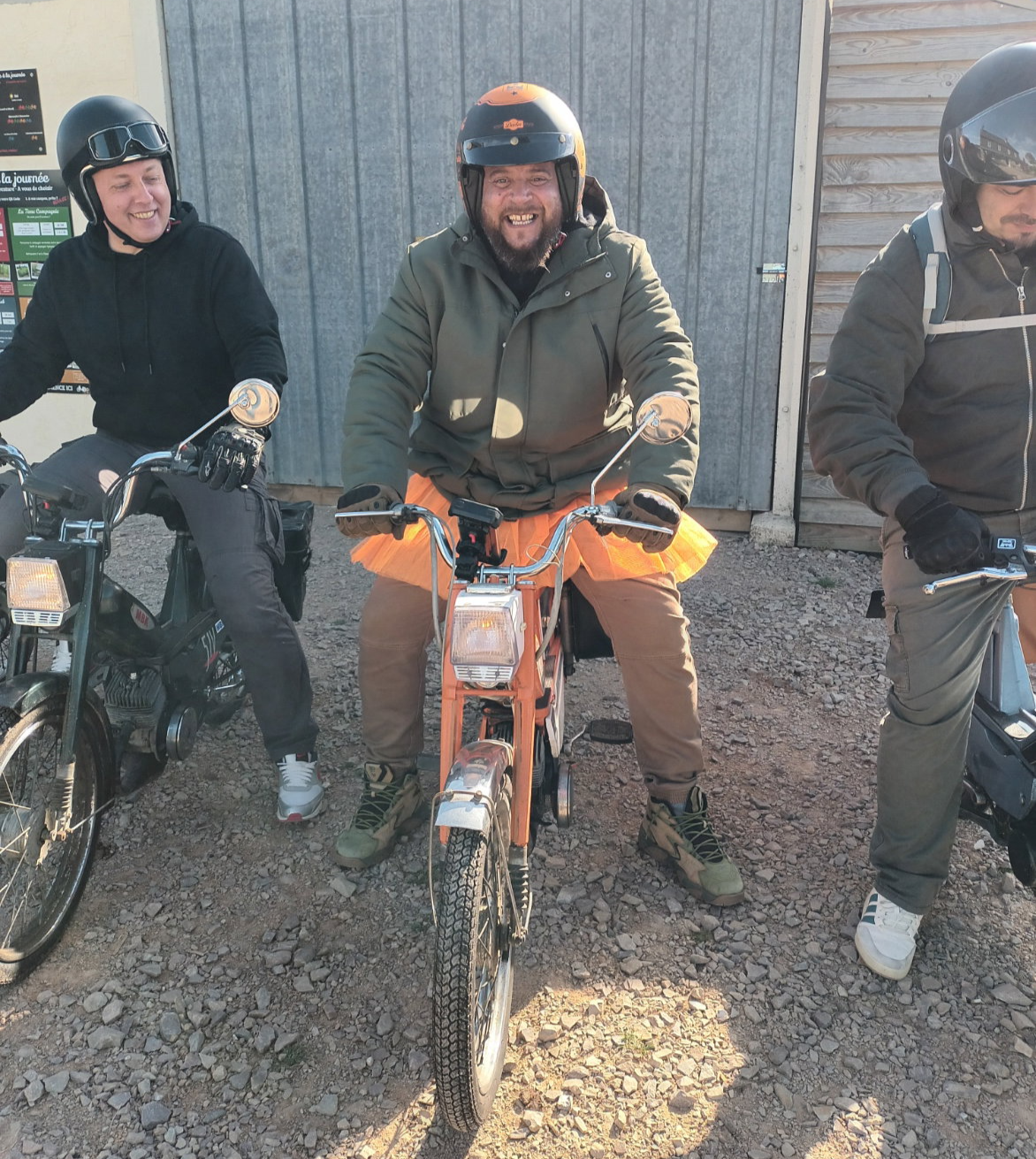EVG & EVJF : Une Aventure Vintage Inoubliable en Mobylette