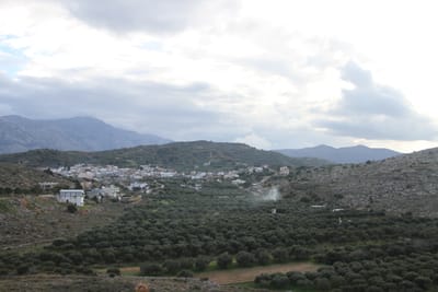 10 γαστρονομικές στάσεις στην ενδοχώρα του Ηρακλείου, κρασί, ελαιόλαδο, αυθεντικά χωριά