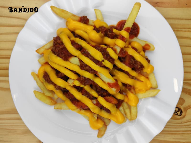 Papas con carne y queso
