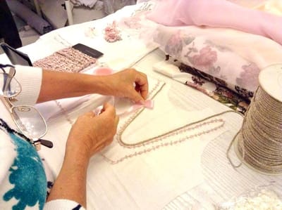 Így születnek a Násfa Szalon ruhái – magyar tervezés, női lélek, szeretettel átszőve