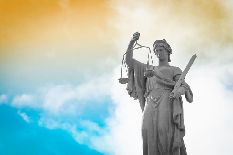 الدفاع عن المتهمين