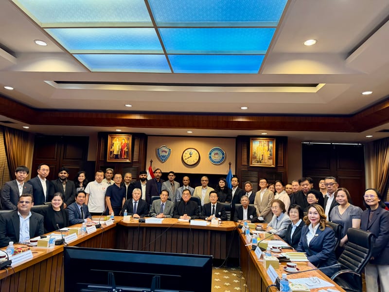 ท่านร้อยโทบรรพต อุชชิน (กงสุลใหญ่ ณ เมืองเจดดาห์) ประสงค์เข้าพบหารือกับ ดร. พจน์ อร่ามวัฒนานนท์ ประธานกรรมการหอการค้าไทยและสภาหอการค้าแห่งประเทศไทย รวมถึงผู้บริหารสภาหอการค้าฯ เพื่อแลกเปลี่ยนความคิดเห็นเกี่ยวกับแนวทางการส่งเสริมความร่วมมือทางการค้าและการสร้างเครือข่ายความร่วมมือระหว่างภาคเอกชนของไทยและซาอุดีฯ