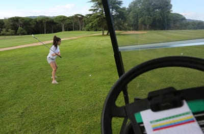 Sesiuni de antrenament specializate în golf incluziv