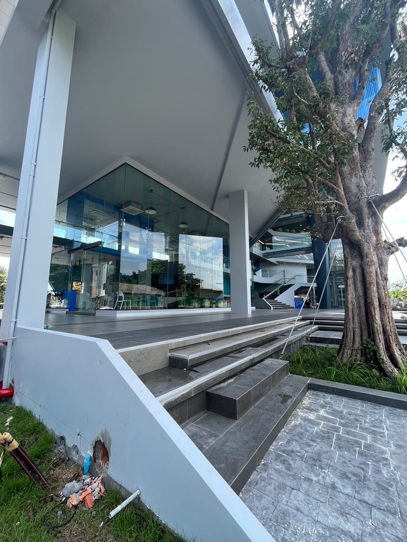 ประตูหน้าต่าง ราวกันตก Spider กระจกลิฟท์ Skylight