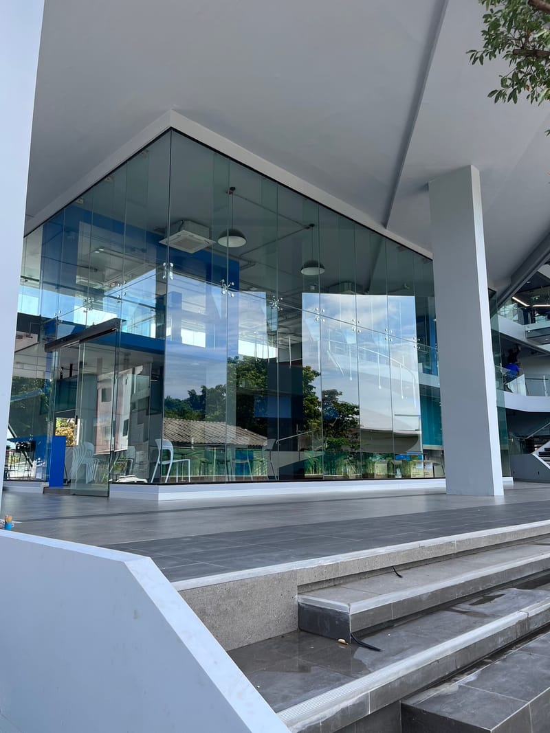 ประตูหน้าต่าง ราวกันตก Spider กระจกลิฟท์ Skylight