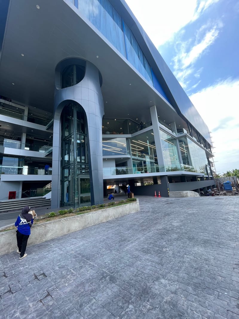 ประตูหน้าต่าง ราวกันตก Spider กระจกลิฟท์ Skylight