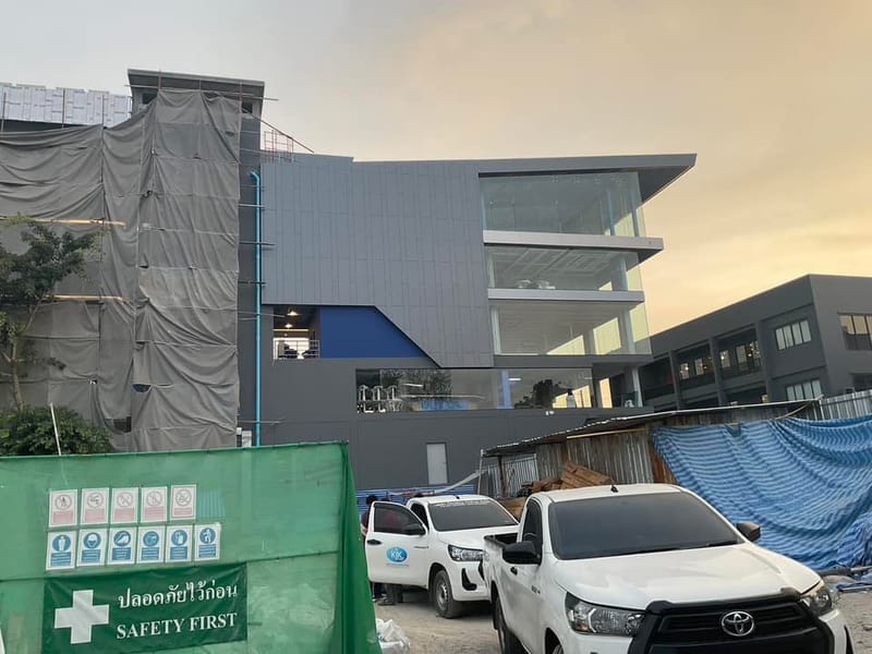 ประตูหน้าต่าง ราวกันตก Spider กระจกลิฟท์ Skylight