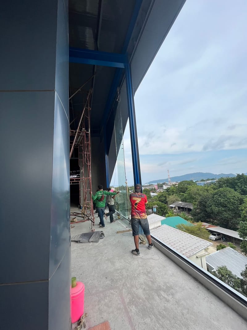 ประตูหน้าต่าง ราวกันตก Spider กระจกลิฟท์ Skylight