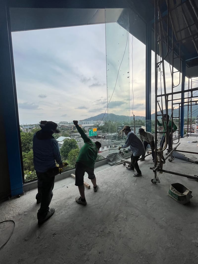 ประตูหน้าต่าง ราวกันตก Spider กระจกลิฟท์ Skylight