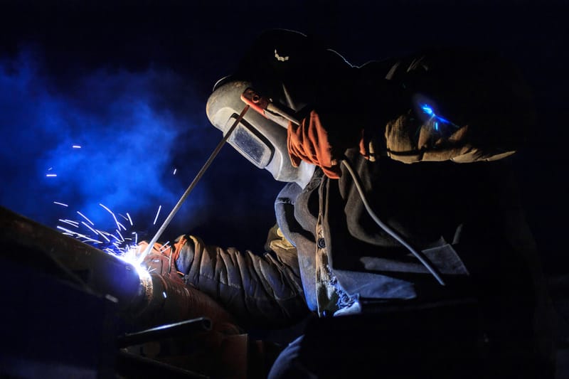 Fémipari és Hegesztési Szolgáltatások.