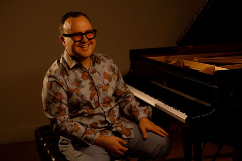 Kemuel Roig lanza "Dos Almas": Un viaje íntimo al corazón del piano