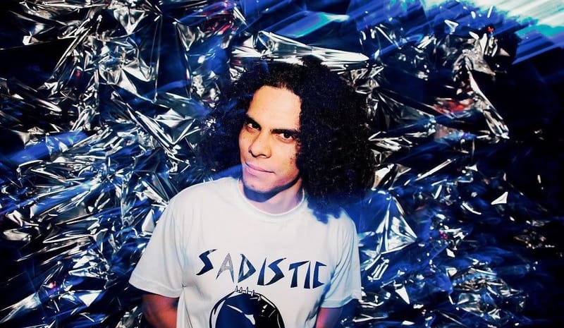 Ese Zea presenta 'Todos bailamos juntos', una canción palpitante con tintes de post punk