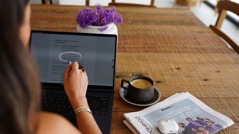 4 razones por las que el Galaxy Book5 Pro 360 es tu compañero ideal si viajas al extranjero