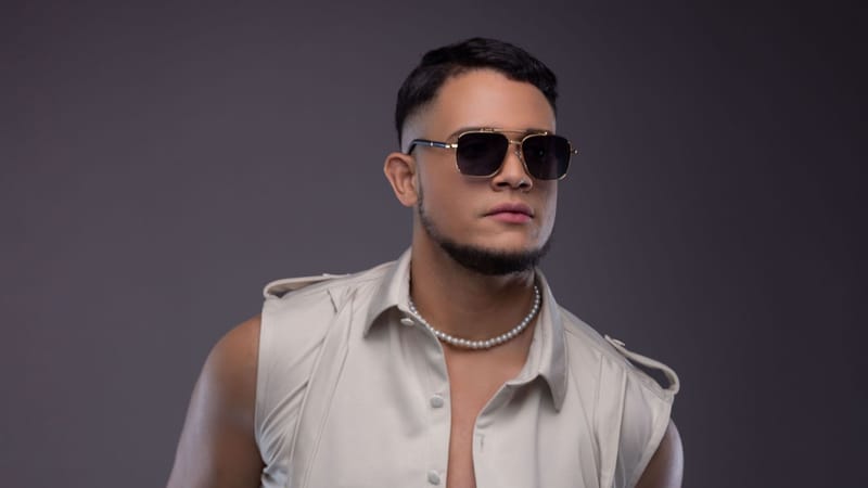 Johandy presenta “Pasan Las Horas” junto a DerekVinci: una bachata moderna cargada de romance y sentimiento