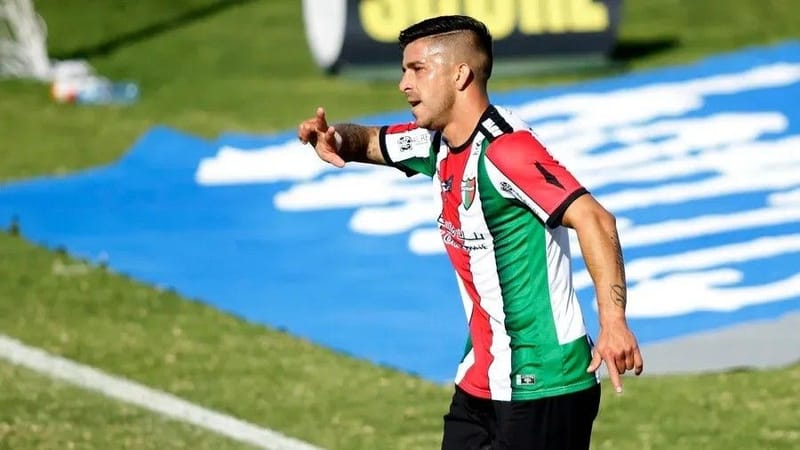 “Vendía CDs en la calle y hoy hago goles en Primera”: la historia de lucha de Jonathan Benítez