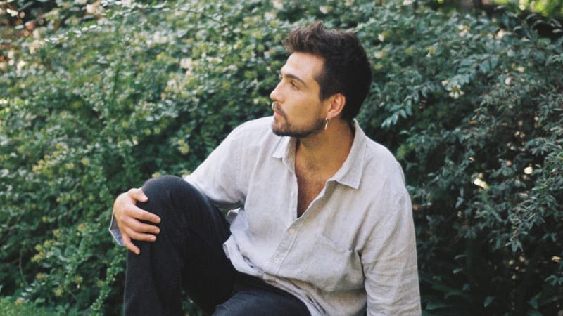 Una canción para abrazar la tristeza: "Me Hace Mal" el nuevo y honesto sencillo de Zapla