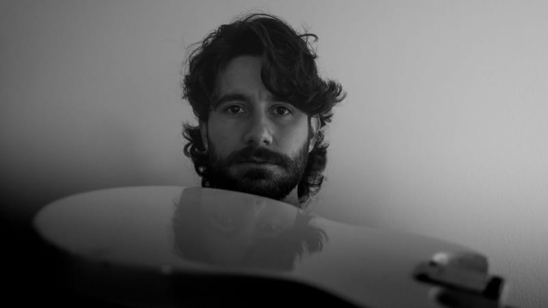 Farid Abauat escribe su 'Punto y Aparte' en clave de pop-rock