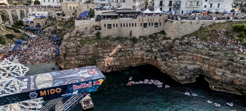 TNT Sports estrena en vivo la cobertura de la Red Bull Cliff Diving World Series 2025