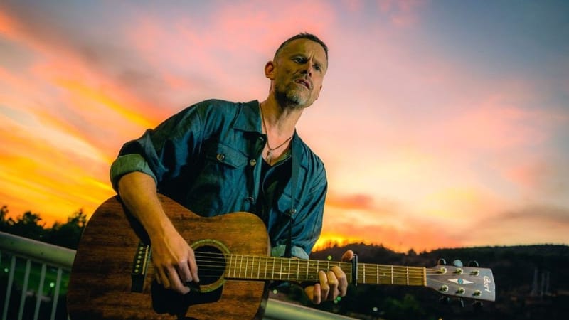 Pop folk latinoamericano: Nerux estrena clip en vivo para 'Ojo Alacrán'