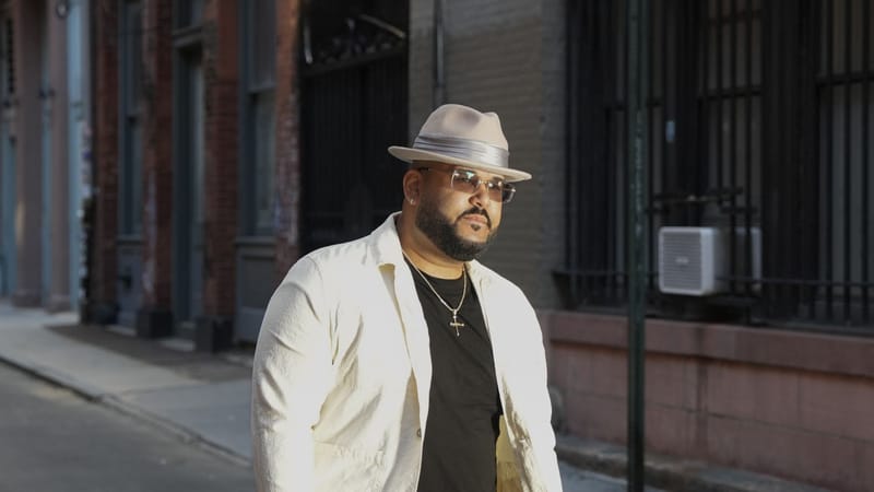 Alejandro lanza su nuevo EP titulado "Rosma"