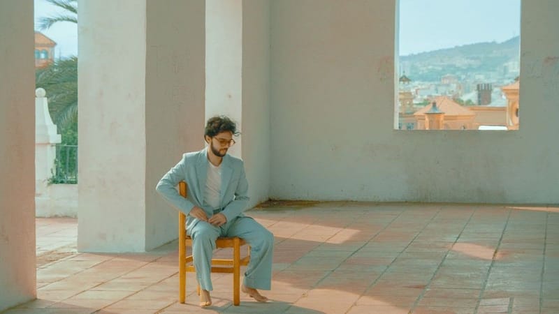 El compositor bogotano regresa con un sencillo que hace las preguntas importantes