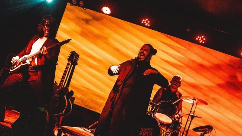 Una Noche en Bogotá presenta 'Hacia mí', una canción para sanar los corazones rotos