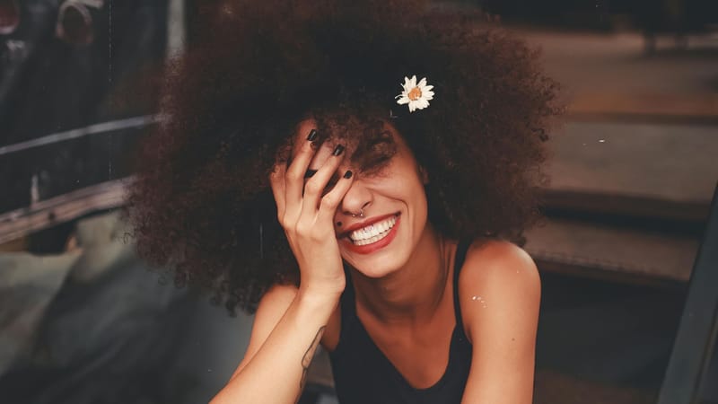 El florecer auténtico: Cuando la celebración reemplaza al intento de encajar