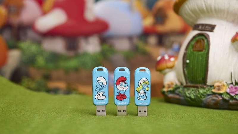 Sandisk presenta memorias USB con temática de Los Pitufos y código de juego de regalo