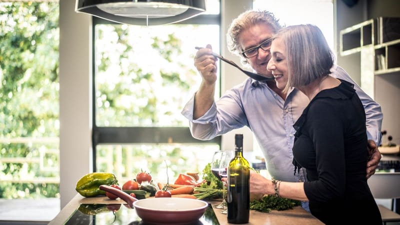 Cocinar en invierno sin sorpresas: $170 costaría hacer un pollo asado al horno