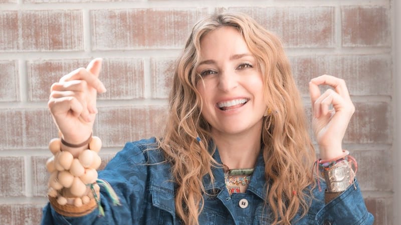 Mirella Cesa presenta el sencillo “Fe-licidad”, una celebración de la alegría interior