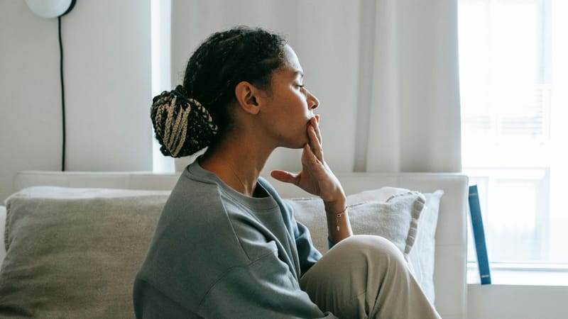 El eco distorsionado: liberarse de las versiones ajenas de uno mismo