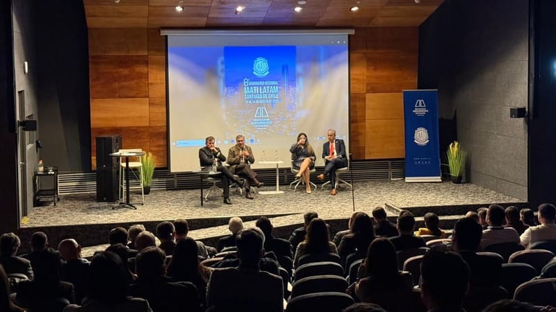 Equipos de seguridad de candidatos presidenciales discuten en seminario medidas para prevenir el robo vehicular