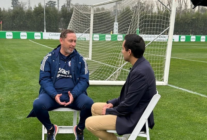 Luis Mena en TNT Sports Íntimo: “A Colo-Colo no le sirve enfocarse en el arbitraje, hay que cerrar filas”