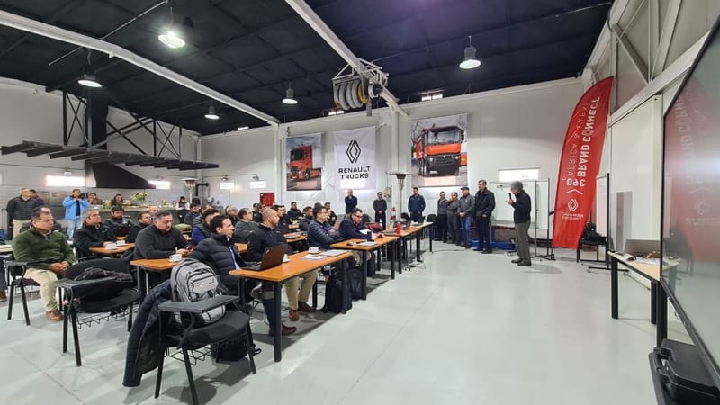 Renault Trucks y Salfa preparan la llegada de camiones Euro 6 a Chile con formación técnica especializada