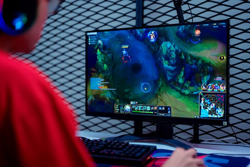 El corazón del setup gamer: por qué un buen monitor lo cambia todo