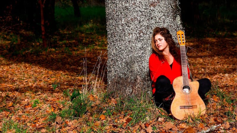 Laura Serena lanza “Árboles”, su nuevo sencillo junto a El Árbol de Diego: una oda al otoño desde el folk