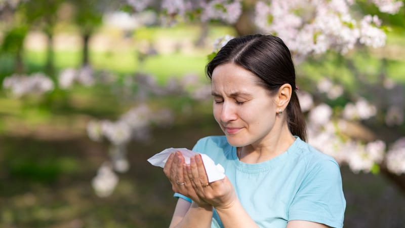 Ya llegaron las alergias primaverales: ¿pueden afectar la salud de nuestros oídos?