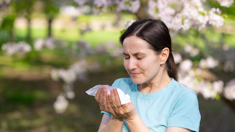 Ya llegaron las alergias primaverales: ¿pueden afectar la salud de nuestros oídos?