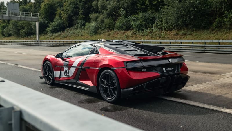 Yangwang U9 Xtreme es el auto de producción más rápido del mundo, con velocidad máxima de 496,22 km/h