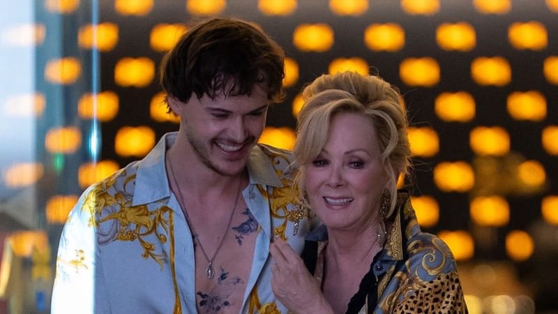 Christopher Briney se une al elenco de la quinta temporada de Hacks