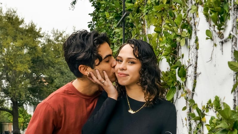 El joven corazón de la relación: el coqueteo mutuo como cemento