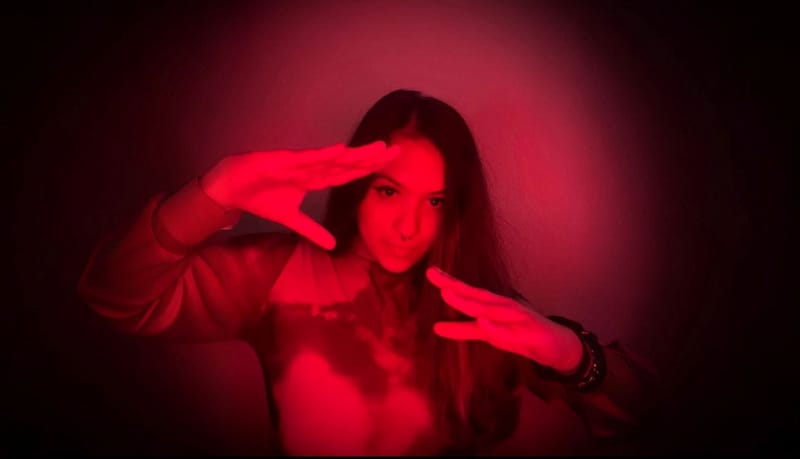 Thalía Mayor presenta 'I Miss U', una carta de pop punk que nunca se envió