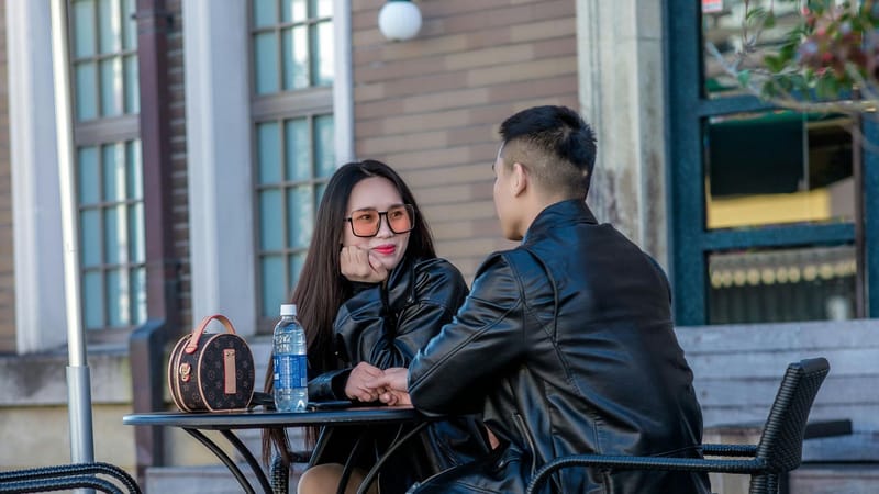 El legado inmaterial: por qué la psicología afirma que la memoria reside en la energía y la calma