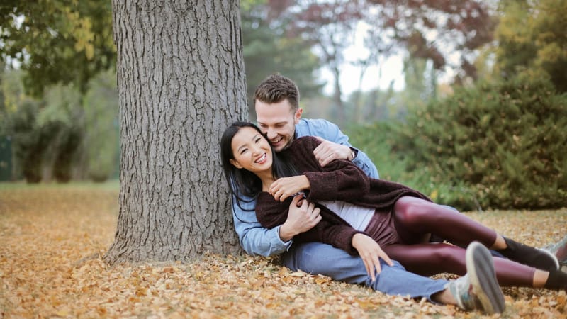 El tiempo suspendido: la riqueza de los abrazos largos en el desarrollo de una relación