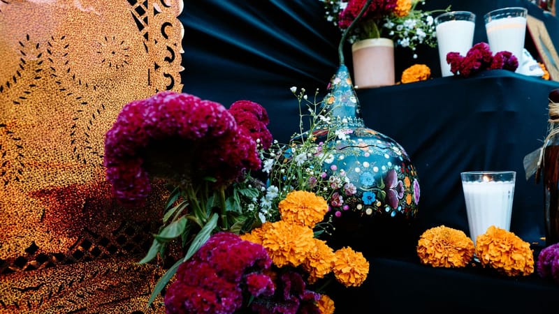 La ofrenda perfecta: Guía para construir un Altar de Muertos detallado y lleno de significado
