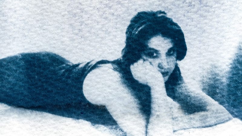 Luz, textura y emoción: anís revela la fragilidad de lo efímero en "esto tiene un final"