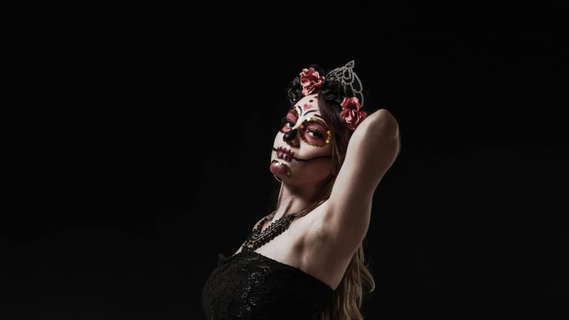 La Catrina: Elegancia mórbida, resistencia nacional y crítica inmortal en el corazón de México