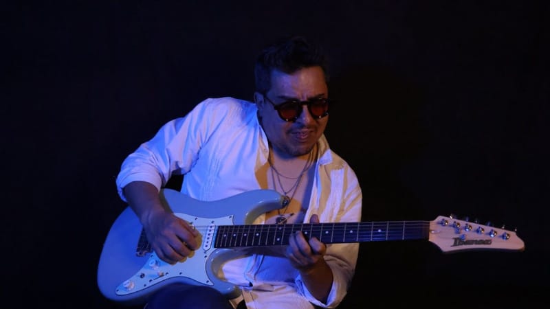 El cantautor Alejo Cruz estrena 'Basta Ya', un grito de desahogo convertido en balada rock